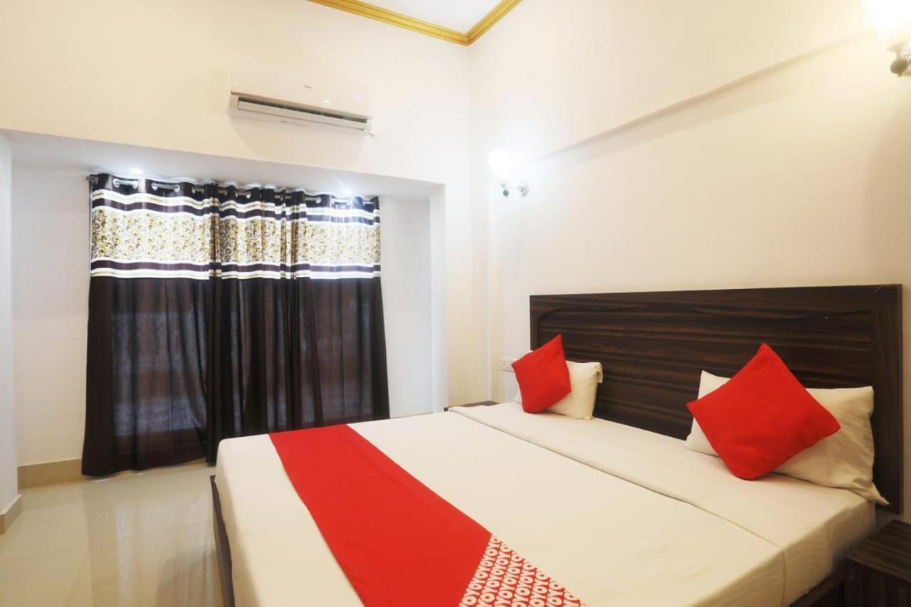 Central Hotel Khajurāho Extérieur photo